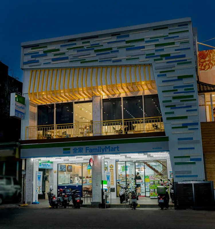 全家便利商店全台4100店，預計3/25晚上8點半到9點半，關閉招牌燈一小時。業者提供