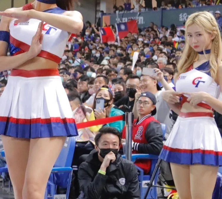 網友認出她是「秀秀子」。翻攝自秀秀子IG