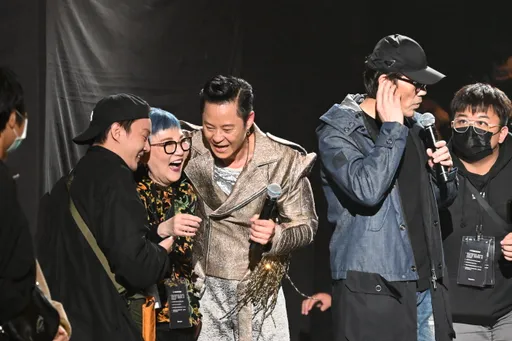 「BLACKPINK」撞場不夠看！ 草蜢出動「三王一后」素顏獻唱全場驚呆