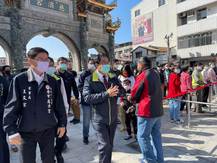 謝龍介指稱，黃偉哲跟他一樣都曾拜會王文宗。南議會國民黨團提供