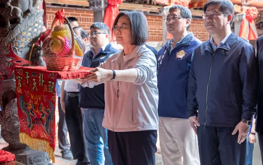 蔡英文到嘉義參香祈福 喊話國人要團結克服挑戰