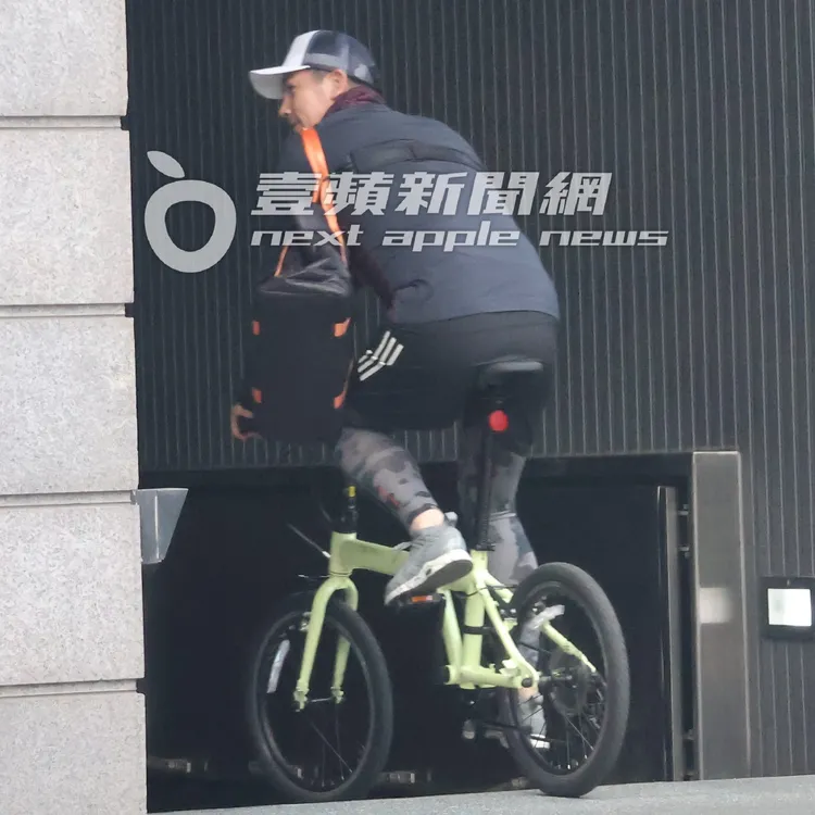 趁著228連假，伊正和家人出門踏青，笑容滿面。特勤中心攝