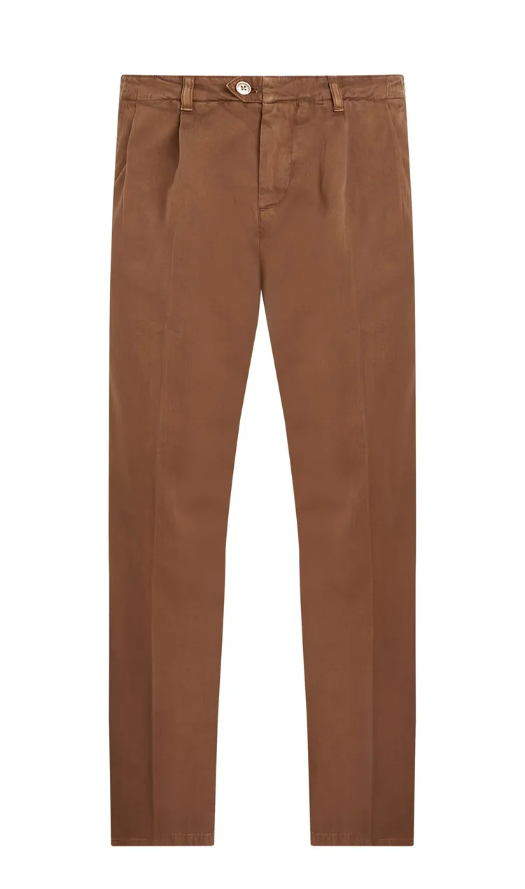 Tommy x Shawn春季系列男裝直筒深卡其褲，7380元。品牌提供