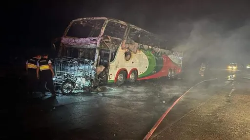 秘魯公車與機車計程車對撞後起火　釀至少10死6傷