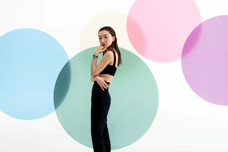 去年加入OMEGA大使軍團的中國女星周冬雨，也是本次Aqua Terra Shades系列廣告的主角之一。品牌提供