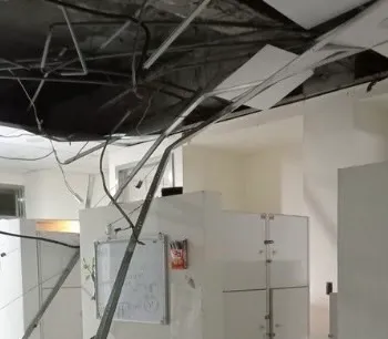 獨家｜台大女宿浴室天花板整片掉下來　2人受輕傷！已逾10年未整修