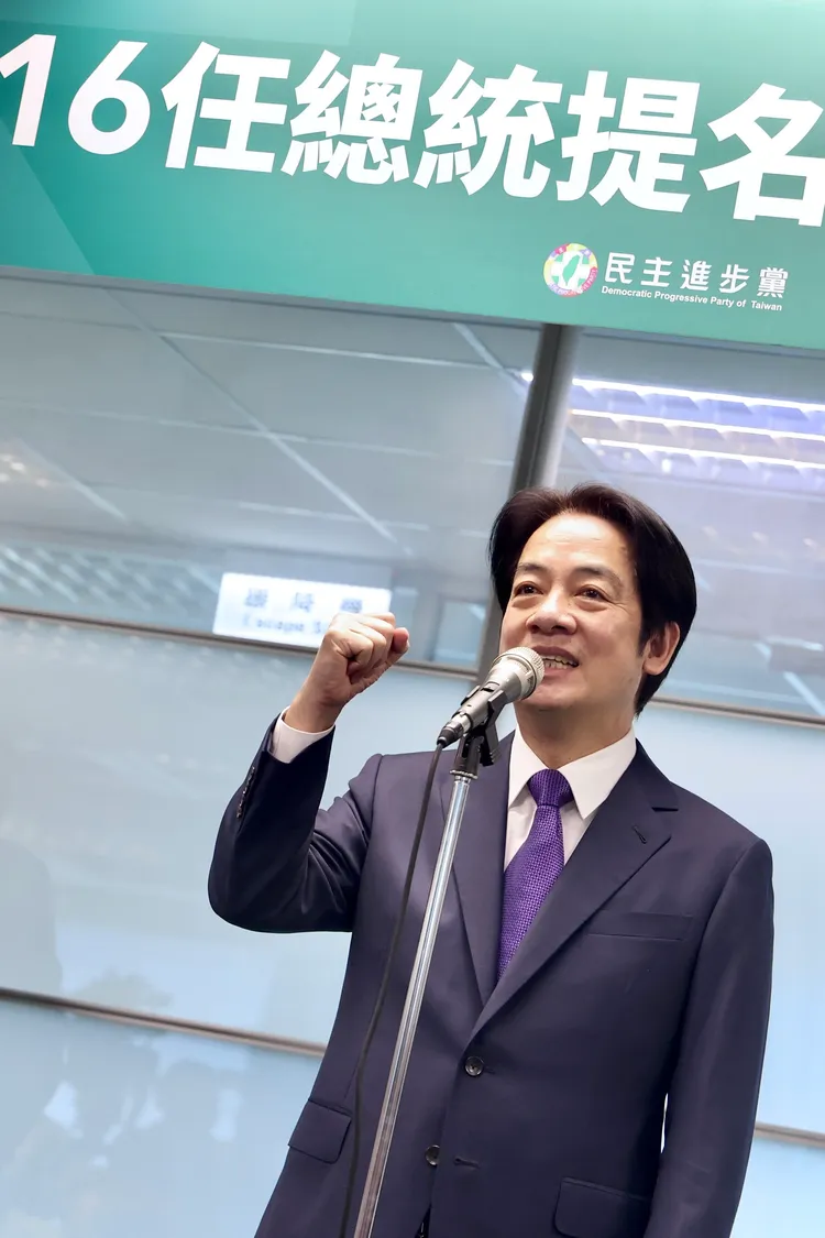 賴清德於登記後發表簡單談話。林林攝