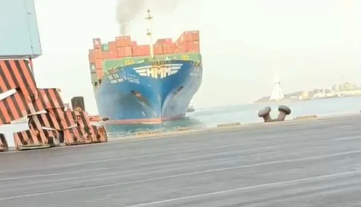 x娘喂!7萬噸「現代東京輪」撞擊高雄港影片曝 竟是引水人喝酒闖禍