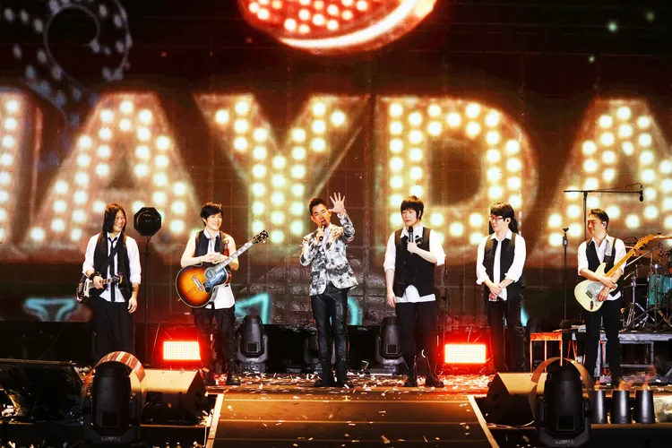 任賢齊（中）擔任五月天嘉賓，回憶當年有趣的事情。相信提供