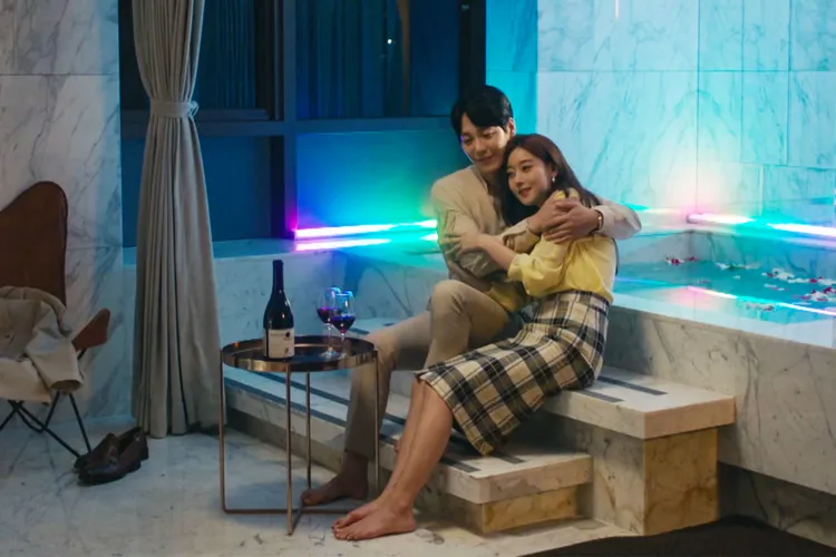 吳丞芽(右)在《第二任丈夫》是韓基雄的小三。中天娛樂台提供