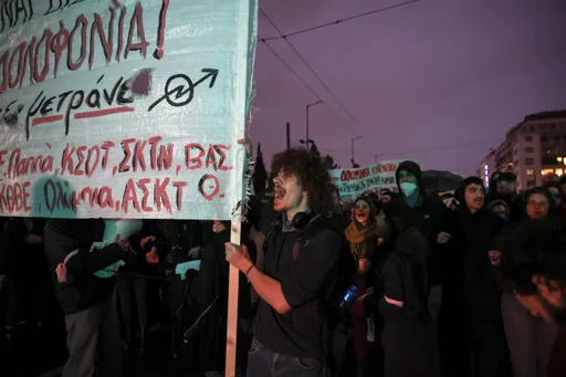 希臘火車對撞釀43死惹眾怒 民眾示威鐵路工會罷工抗議