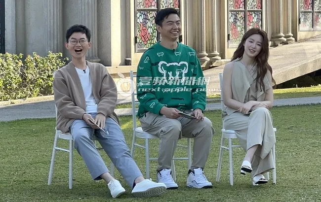 台灣韓團(G)I-DLE女神葉舒華（右），跟網紅視網膜（左）一起上大型實境節目。特勤中心攝