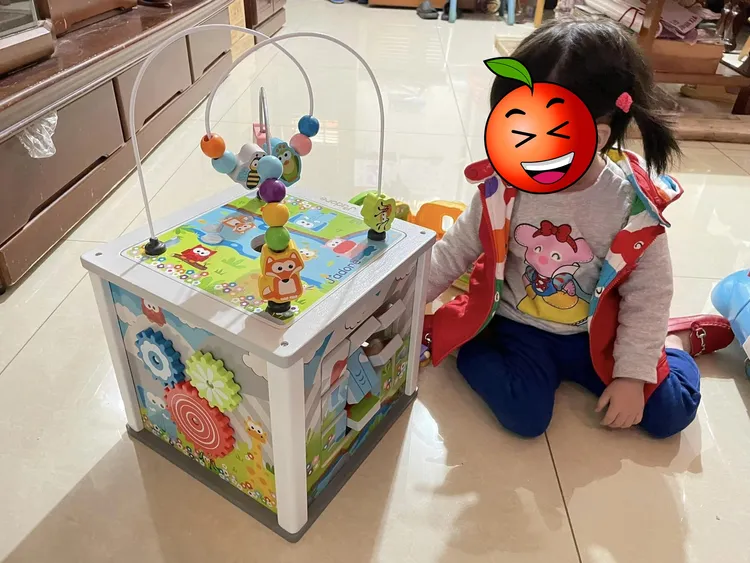 一名媽媽3日在網路上PO文，指她帶女兒逛南崁好市多時，看到2款一直下不了手的玩具降破7折，讓她當場心甘情願掏腰包買單，購物車裝滿滿。翻攝《Costco好市多 商品經驗老實說》社團