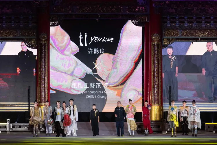 設計師許艷玲與紙雕工藝家陳一中合作，將紙雕工藝中的紋理、鏤空、碎紙餘料為創作靈感，重新詮釋「龍」的特徵，透過層疊和重複的儀式，表現出信仰的精神。文化部提供