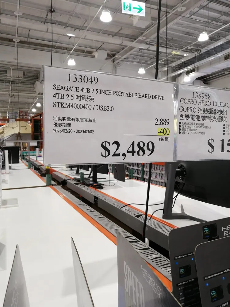 好市多販售的4TB的2.5吋硬碟，原價2889元，特價2489元。翻攝自「Costco好市多 商品經驗老實說」