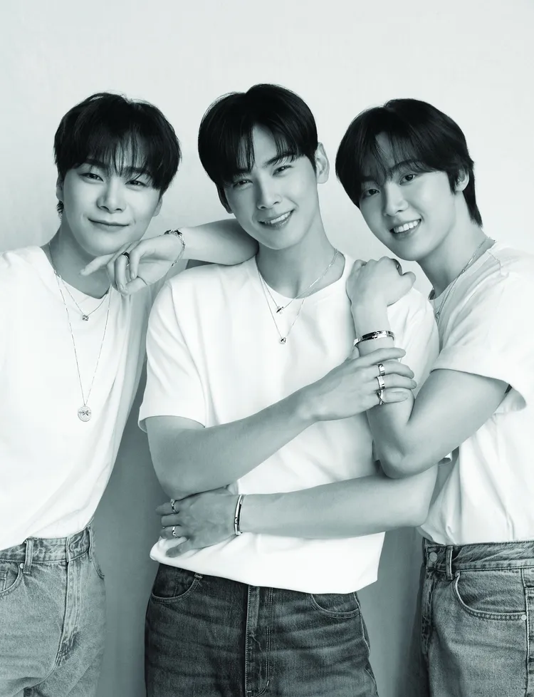 車銀優（中）的高人氣，讓ASTRO也增加了不少關注度，他與團員文彬（左）及產賀，全數戴上由其代言的法國珠寶品牌CHAUMET新作入鏡。品牌提供