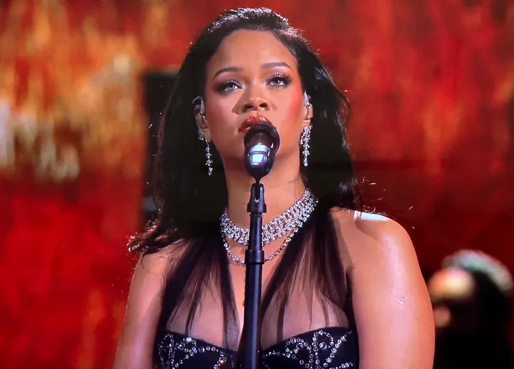 蕾哈娜美聲讓全場動容。翻攝MTV