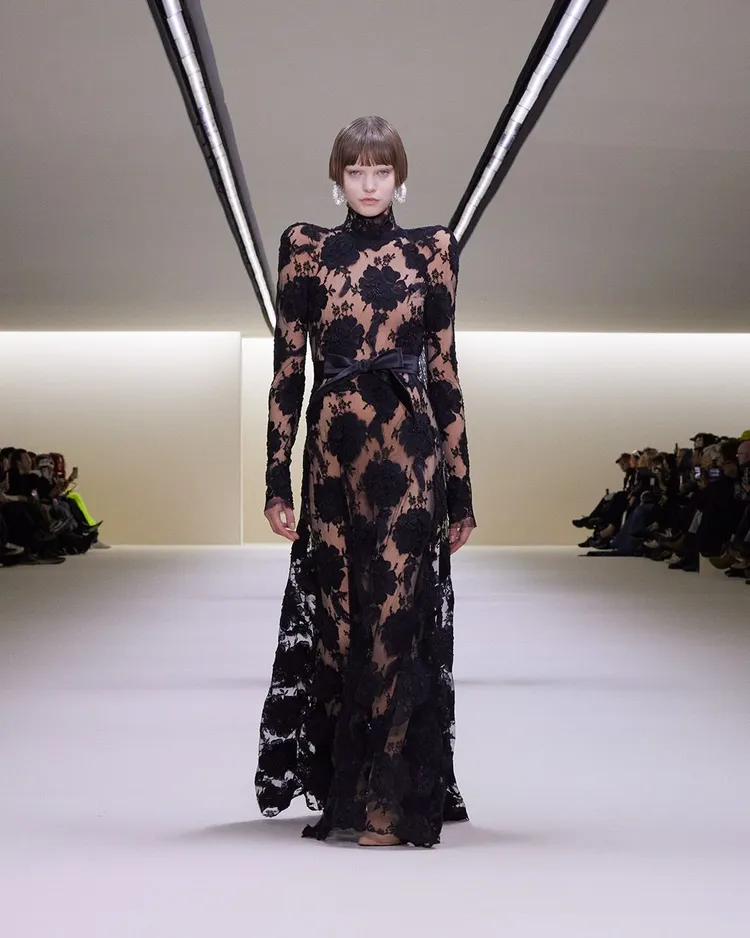 BALENCIAGA 2023冬季系列。品牌提供