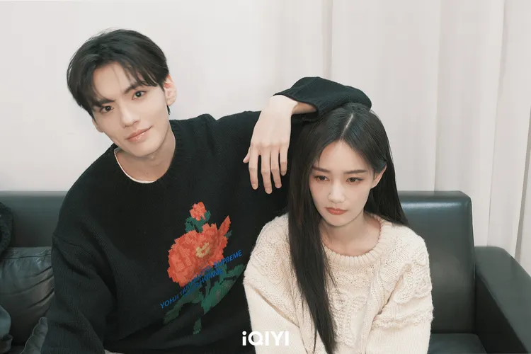 畢雯珺（左）比李一桐小7歲。愛奇藝國際站提供