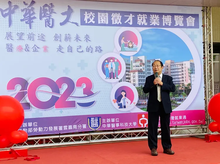 華醫校長孫逸民。王志弘攝