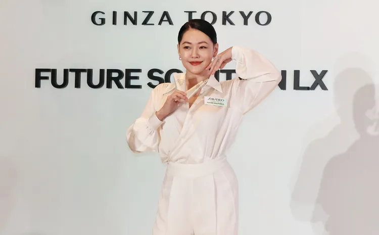 小S相當推薦極上御藏系珍珠光持妝乳。莊宗達攝