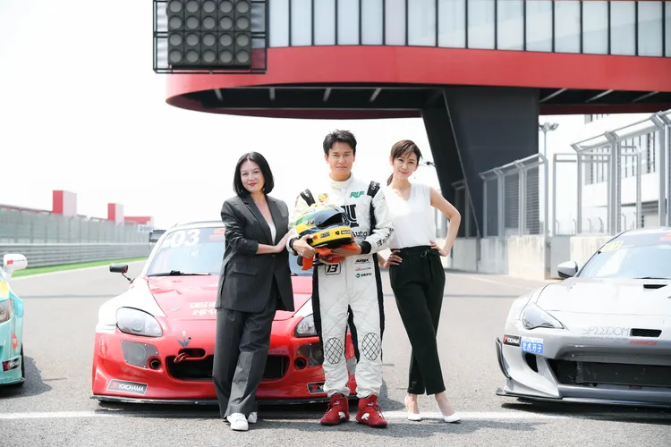 苗可麗（左起）演王振復的媽，右為陳珮騏。三立提供