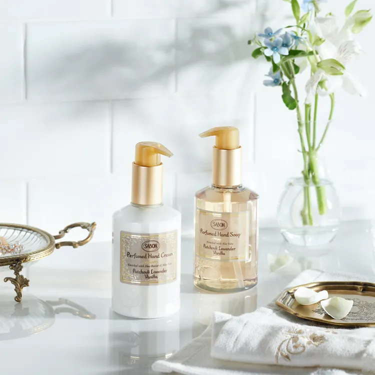 洗手露（右）200ml／680元、護手霜（左）200ml／1080元。品牌提供