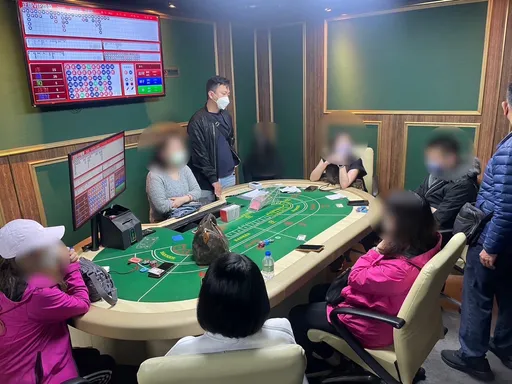 北市百家樂賭場幕後是竹聯幫這堂口　藏身地下室！警破門攻堅賭客紛逃竄