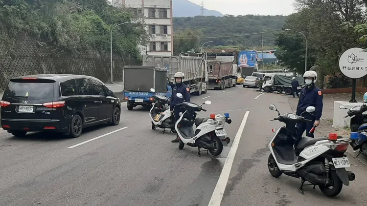 警方到場交管。淡水警分局提供