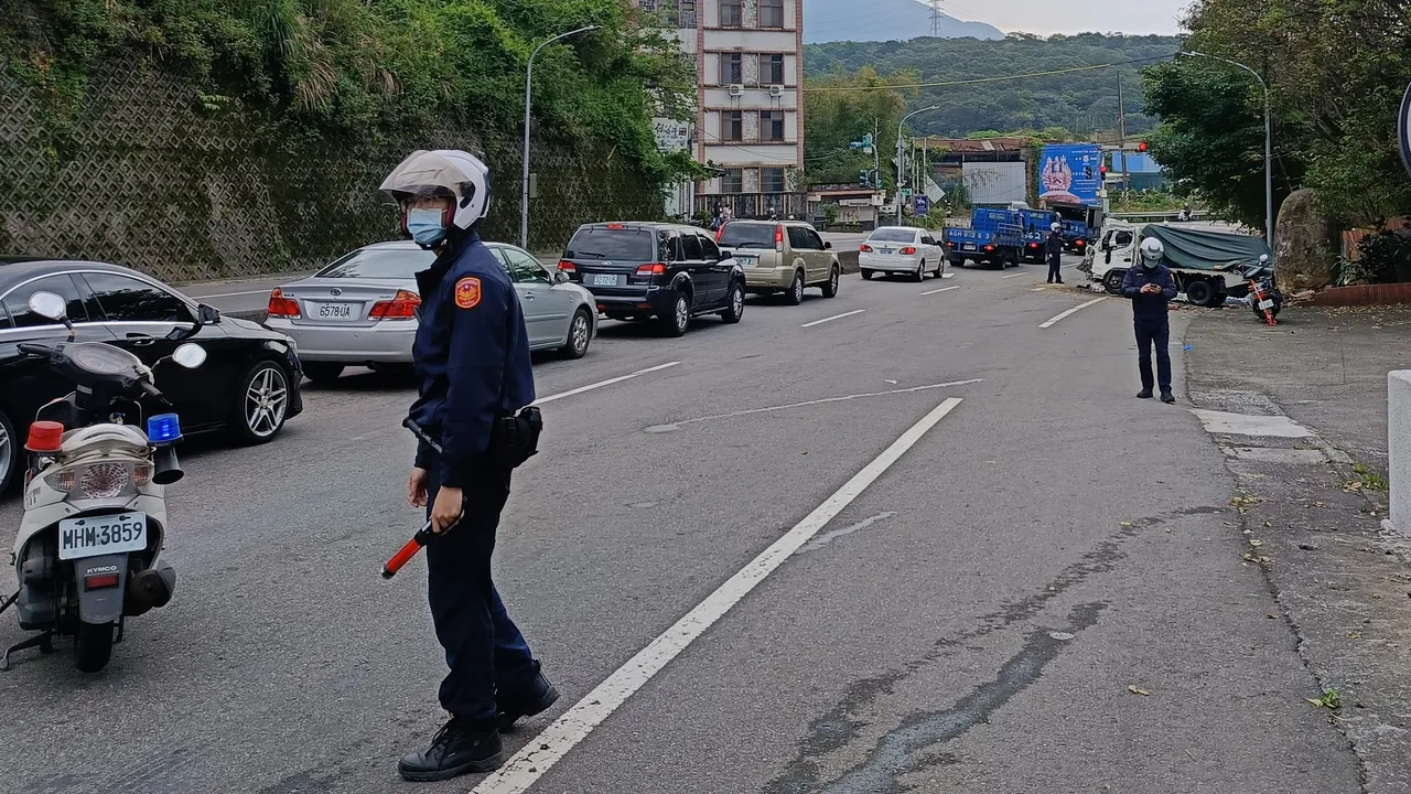 淡水警方到场进行采证。淡水警分局提供