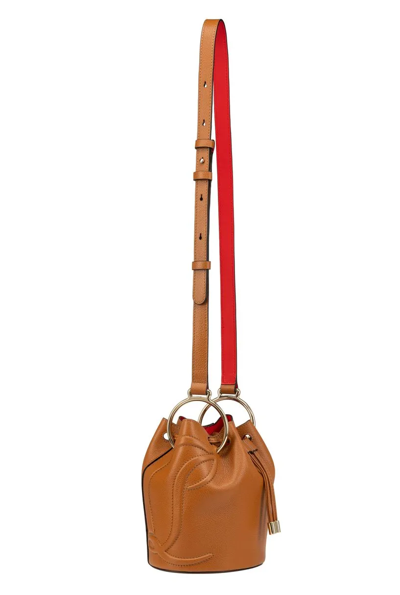 Christian Louboutin 2023年秋冬系列。品牌提供