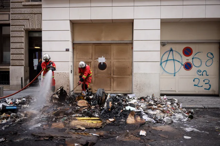 暴動衝擊巴黎市容。美聯社