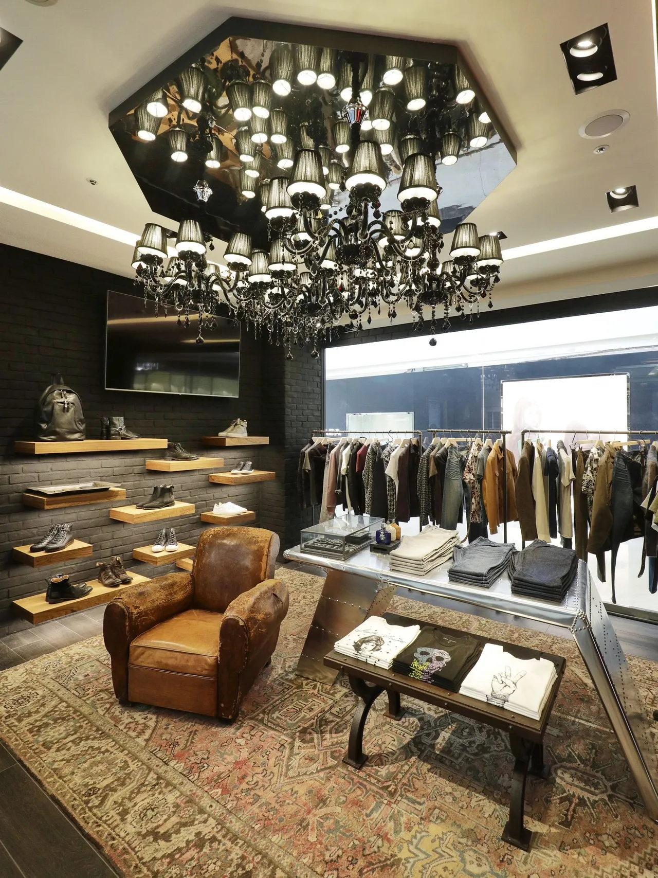 john varvatos全台首間精品店店裝設計洋溢低調奢華搖滾設計美學。品牌提供
