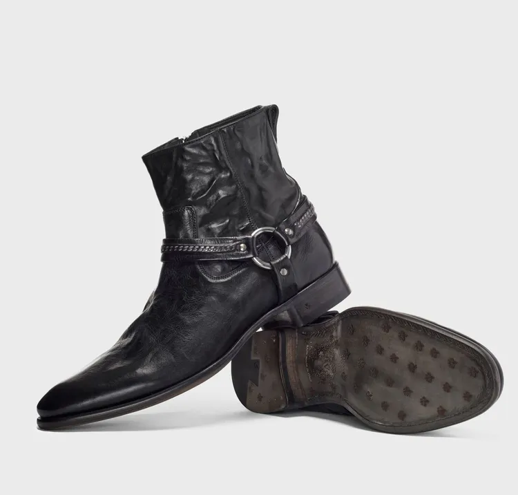 ELDRIDGE皮革短靴，2萬5100元。品牌提供