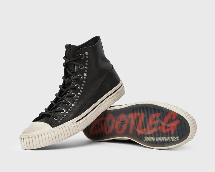 VINTAGE鉚釘高筒休閒鞋，1萬2800元。品牌提供