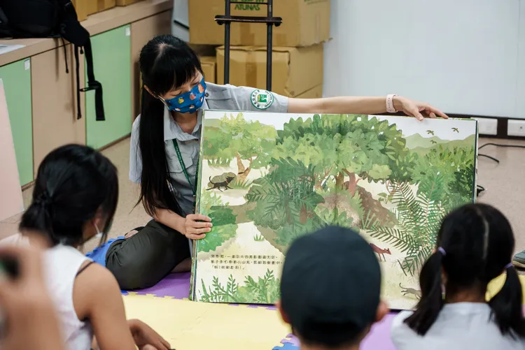 繪本《好想要回家》作者黃雅婷講故事。港都認識王提供