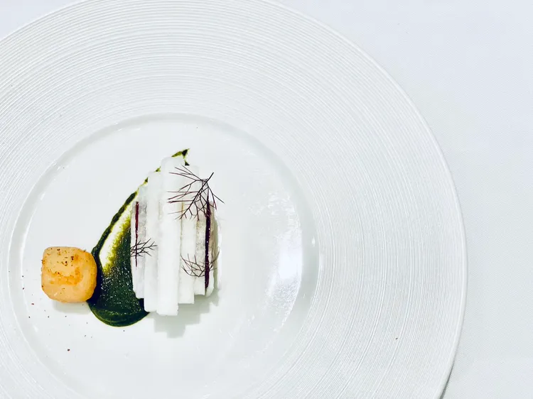 主廚以黃金分割1.6180339為概念上桌的「紐西蘭炭烤牛舌」。曾仲葳攝