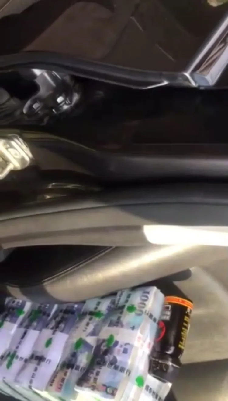 警方查獲遭搶走的贓款。瑞芳分局提供