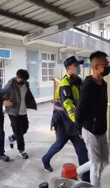 警方逮捕邱男等4人到案。翻攝畫面