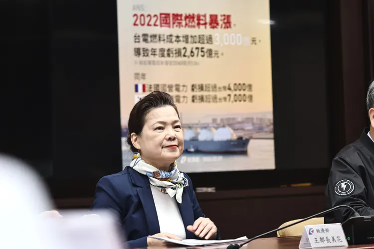 經濟部長王美花說明核二2號機停機後不缺電。施昂強攝
