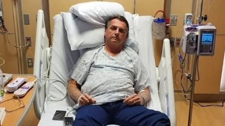 博爾索納羅滯留美國期間，曾聲稱因病住院。翻攝twitter@ Jair Bolsonaro