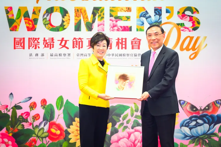 法務部長蔡清祥、台積電慈善基金會董事長張淑芬。最高檢察署提供