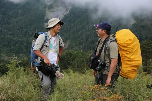 賴俊祥博士研究山椒魚墜崖身亡 事隔7年遺孀攜2兒鞠躬致謝救難隊