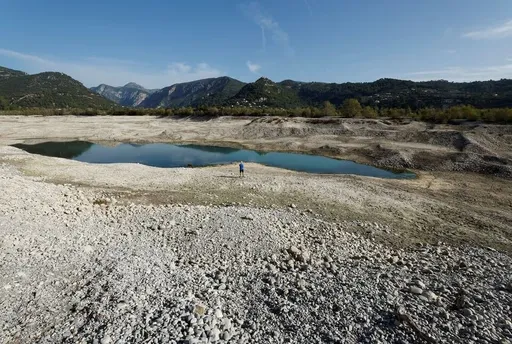 法國破紀錄冬旱近40天無降雨 總統馬克宏籲全民一起省水