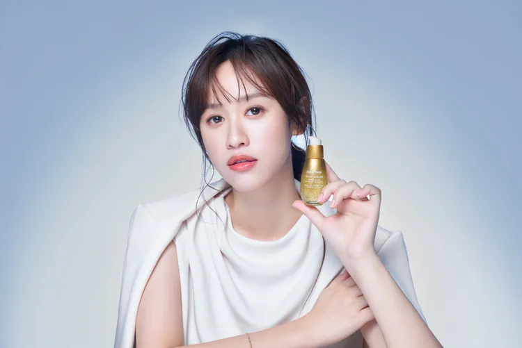 Sandy成為DARPHIN的品牌大使。品牌提供