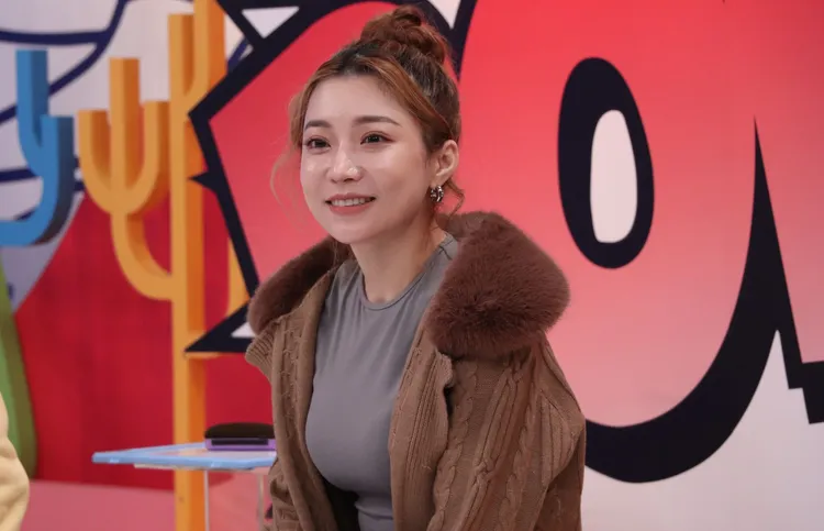 依依有話直說，全場笑翻。中天提供