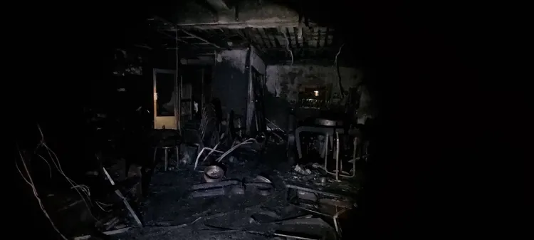 現場被燒得一片焦黑。民眾提供