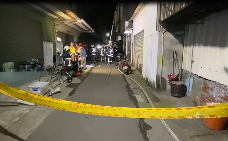 警消封鎖現場釐清起火原因。讀者提供