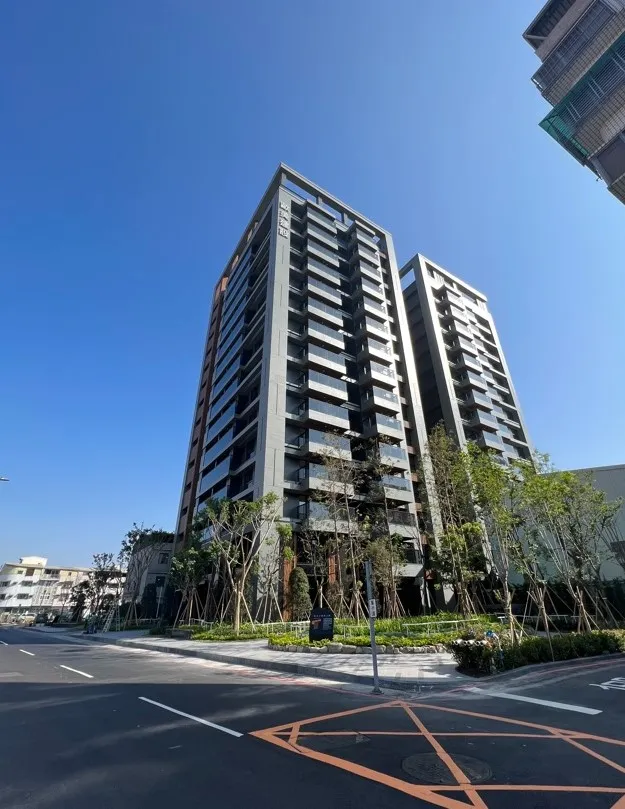 各區段建案房價仍未出現降價行情，市場供給量仍大。葉家銘攝