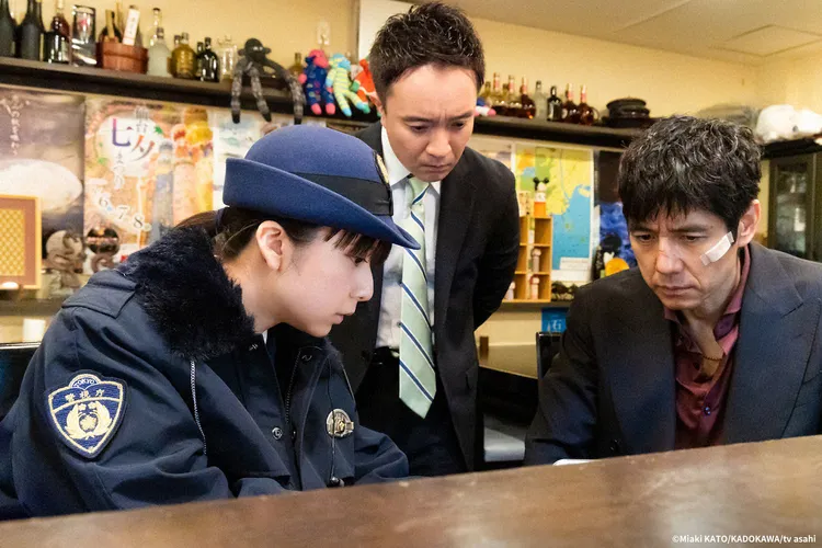 上白石萌歌（左起）、濱田岳、西島秀俊劇中被警察同事稱為邊緣人。friDay影音提供